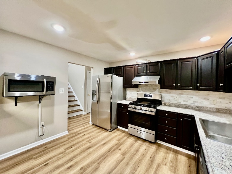 Building Photo - 24 Pennridge Ave