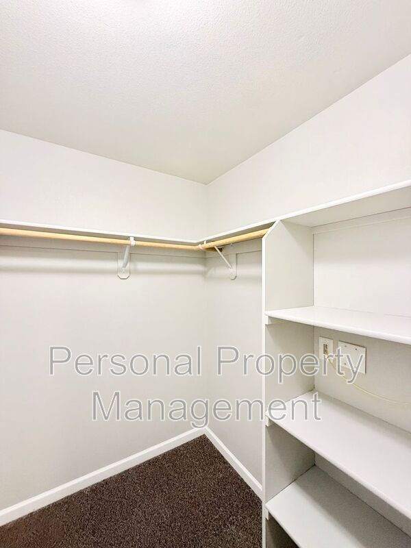 Building Photo - 12600 NE 49th St