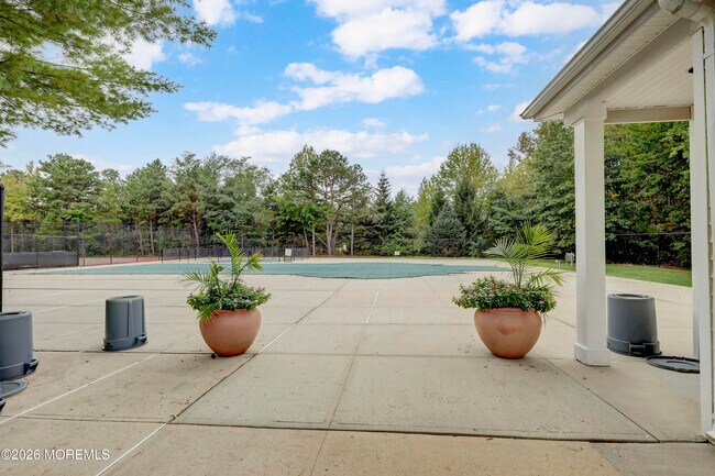 Building Photo - 319 Bernard Dr