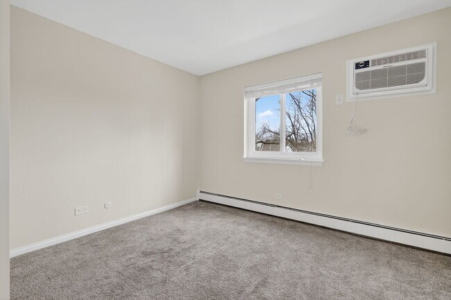 Building Photo - 751 S Dwyer Ave