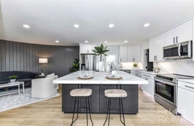 Building Photo - 216 Hermance Ln