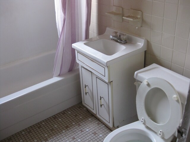  - 139 W 54th St