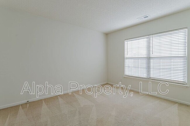 Building Photo - 119 Waterford Park Dr