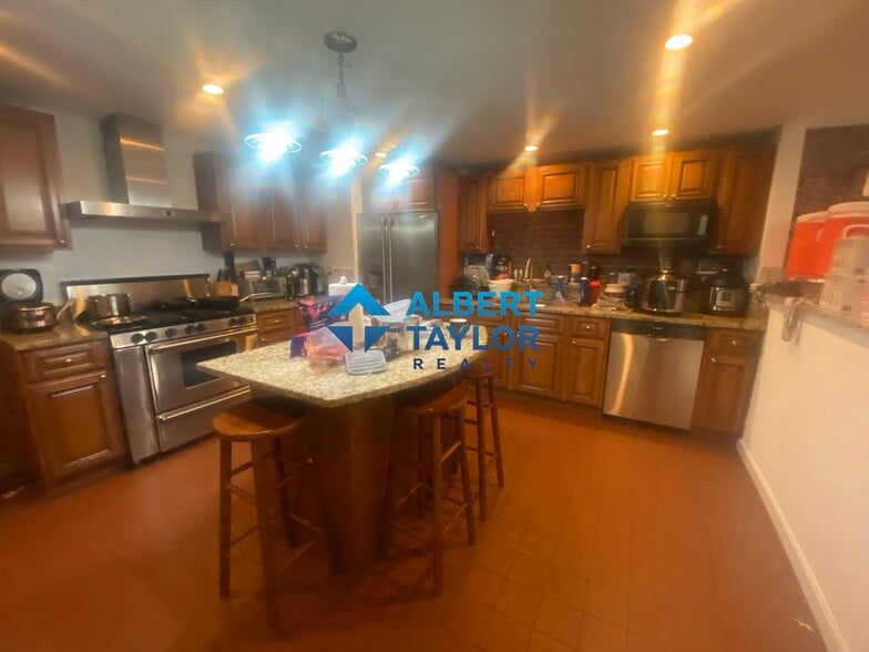 Building Photo - 750 Tremont St