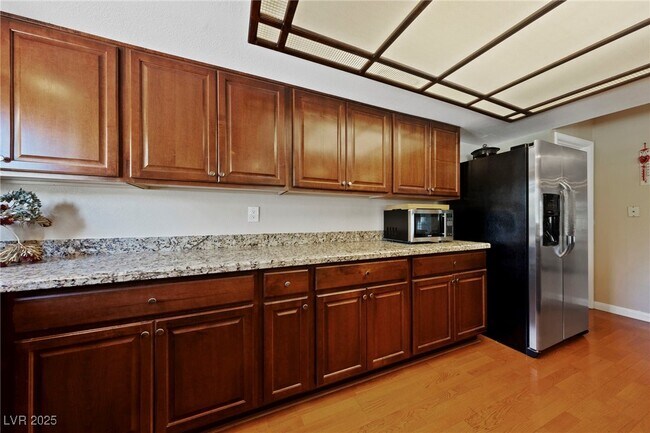 Building Photo - 5518 Avenida Vaquero