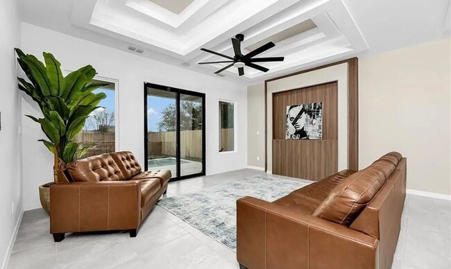 Building Photo - Luxury Living in Hyde Park – Edinburg/McAl...