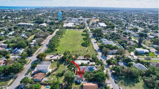 Building Photo - 237 SW 3rd Ave