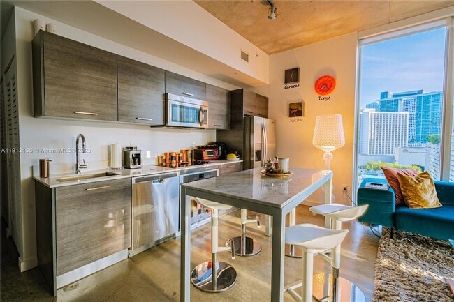 Building Photo - 151 SE 1st St