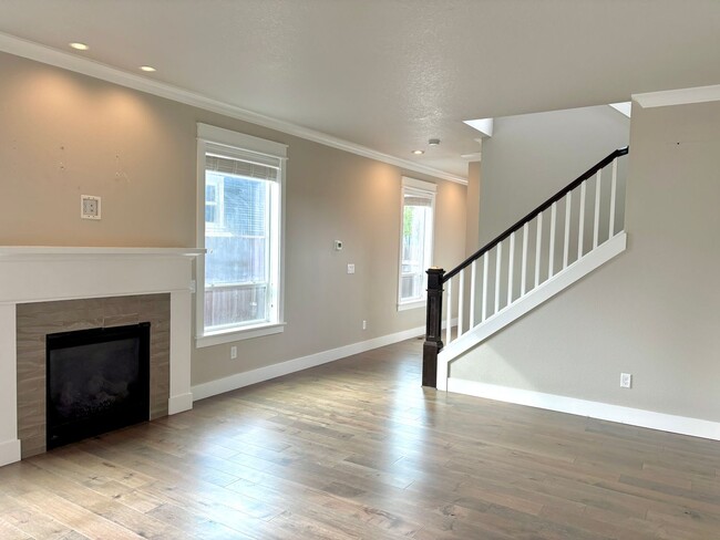 Building Photo - St. Johns Modern Build with Fenced Backyar...