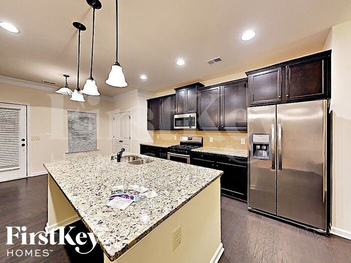 Building Photo - 8030 Gracen Dr