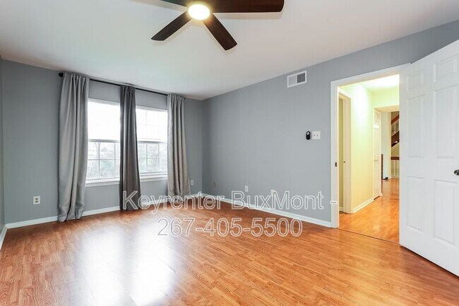 Building Photo - 654B Woodford Ln