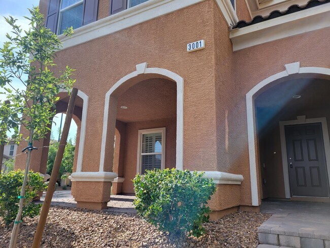 Building Photo - 3001 Camino Sereno Ave