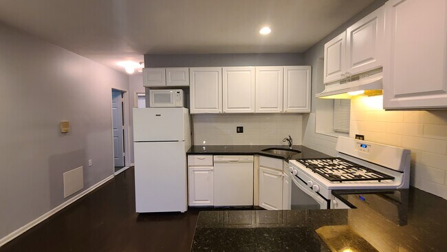 Building Photo - 2019 Palisade Ave