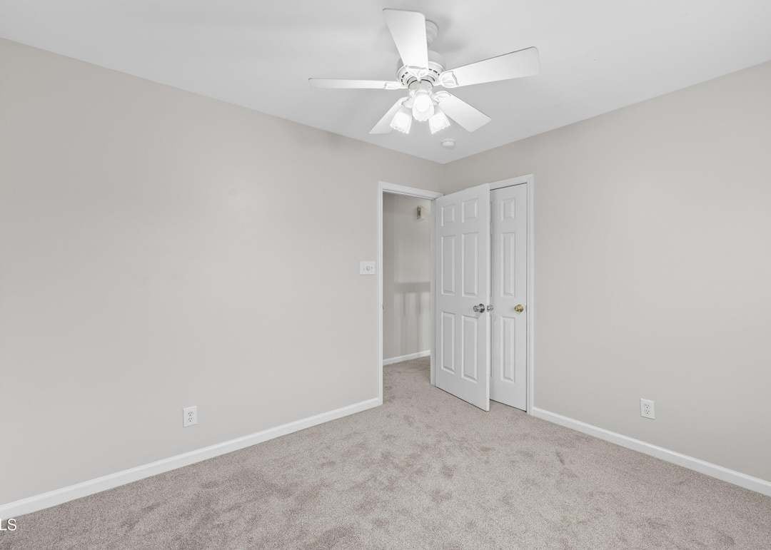 Building Photo - Room in Single Family Home on College Ave