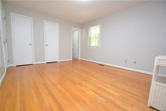 Building Photo - 806 Kingswood Dr