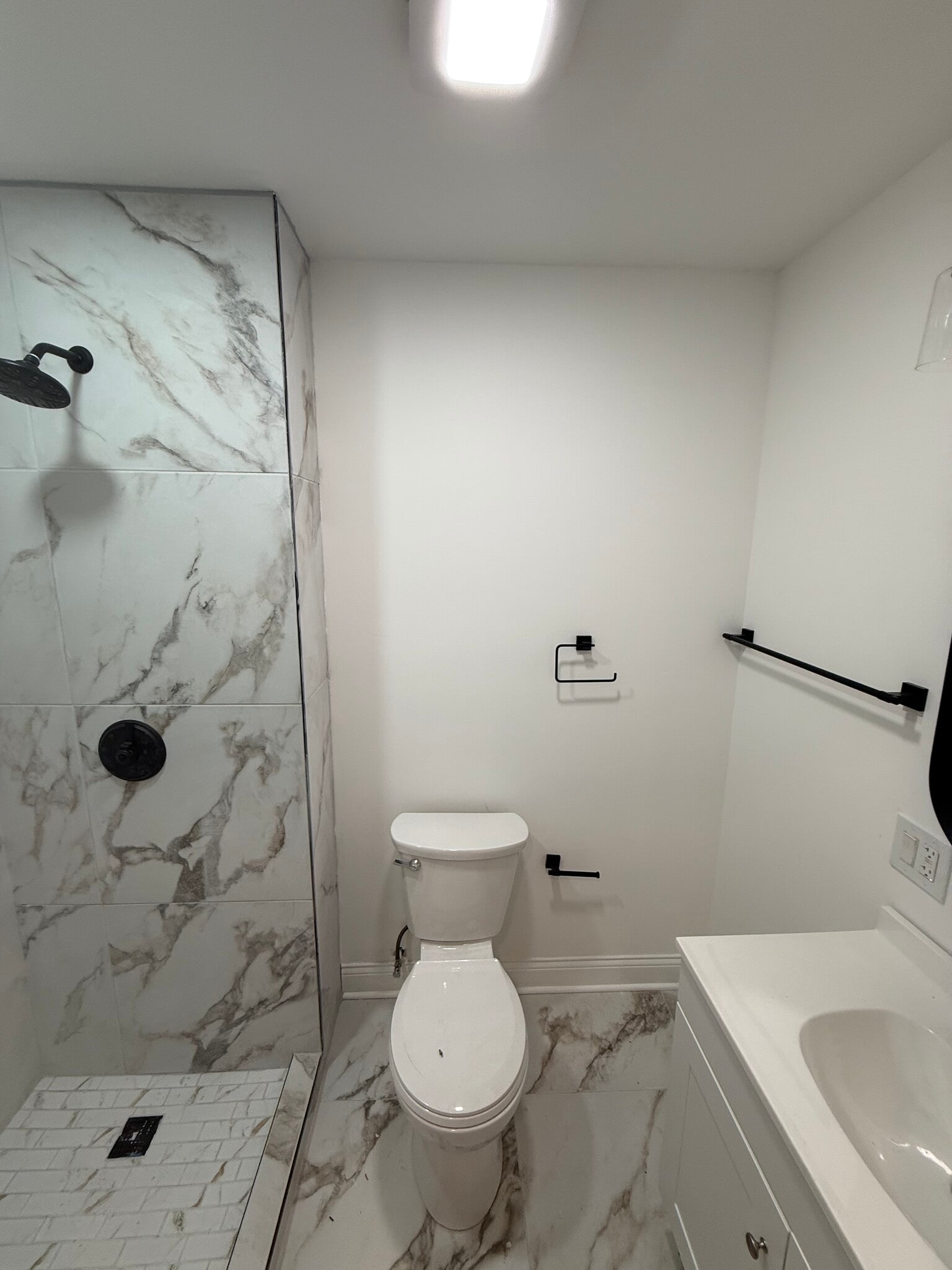 Master bathroom - 1629 W Granville Ave