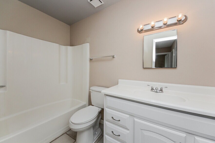Building Photo - 1140 Windway Cir