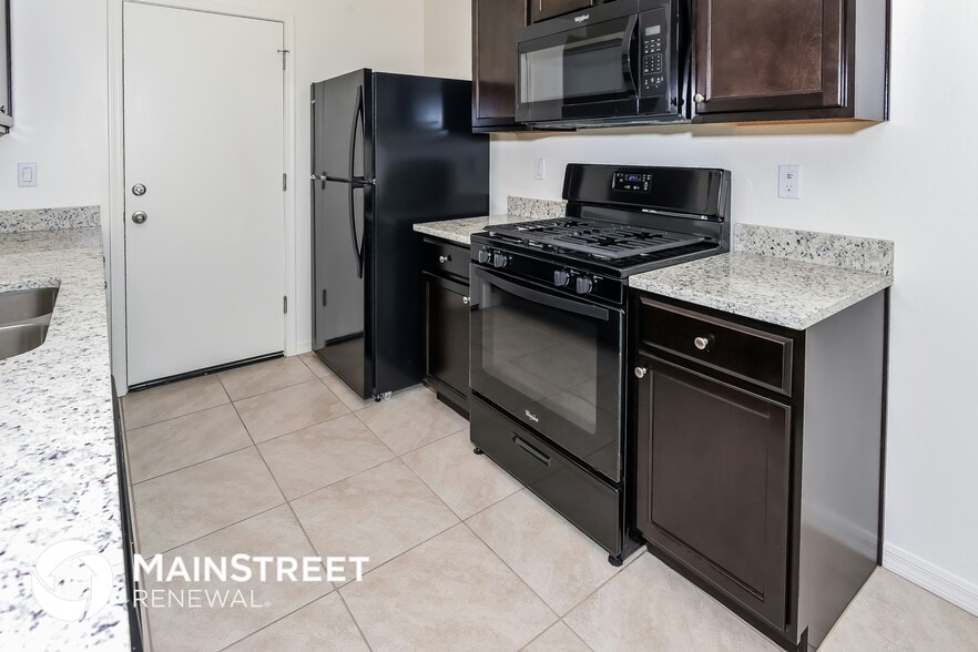 Building Photo - 1883 Metamora St