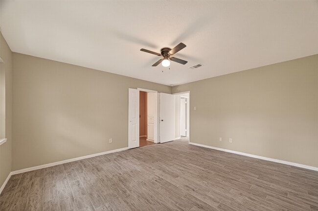 Building Photo - 7527 N Hollow Cir