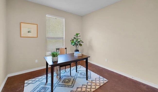 Building Photo - 137 Flat Creek Dr