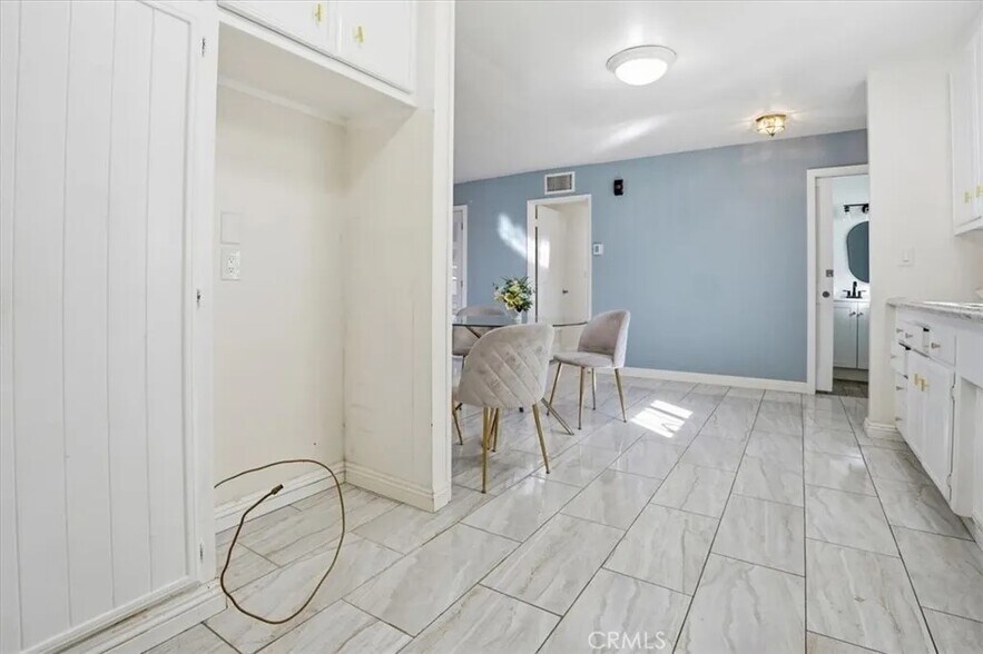 Building Photo - 1573 Casarin Ave