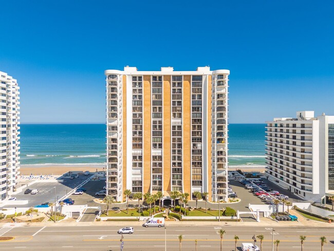 Building Photo - Beautiful Direct Oceanfront Condo in Dayto...