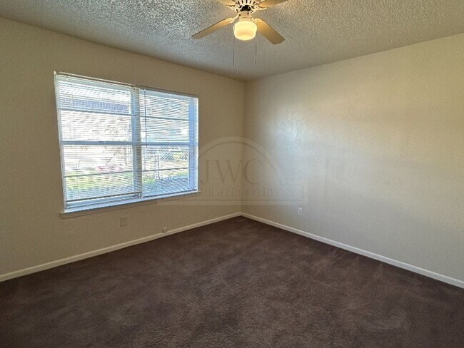 Building Photo - 618 N 23rd St