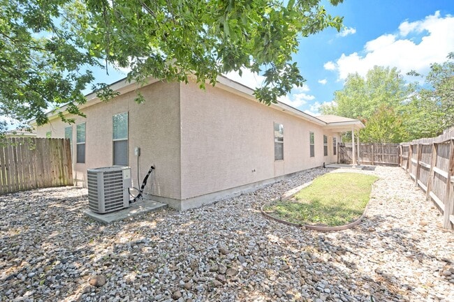 Building Photo - 240a Anne Louise Dr