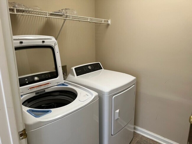 Building Photo - Newly Updated Townhome in Olde Town Village, Bluffton