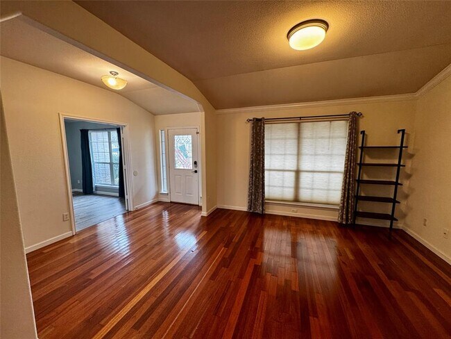 Building Photo - 104 Silk Tree Ln