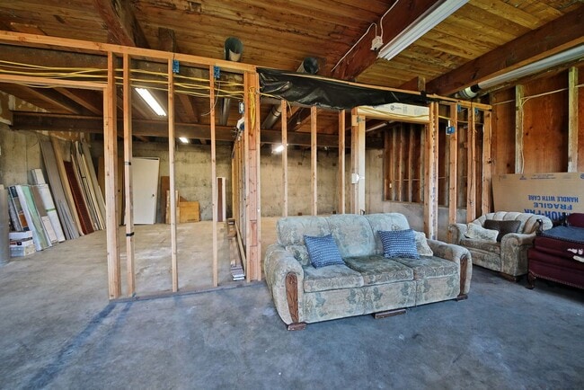 Building Photo - One Of A Kind Freeland Home with Two Seper...