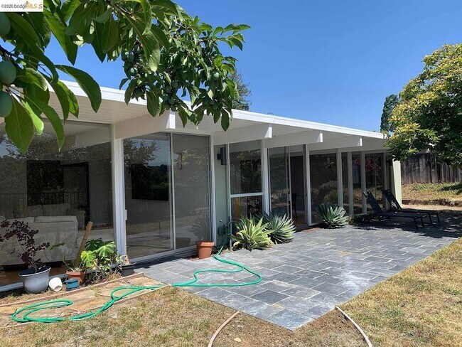 Building Photo - 5559 Greenridge Rd