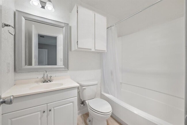 Building Photo - 16016 Fitchburg Cir