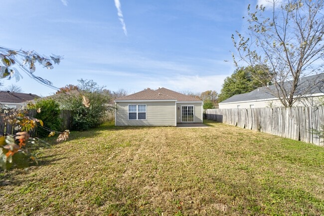 Building Photo - 324 Grant Springs Dr