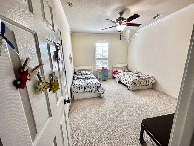 Building Photo - 10304 Peekston Dr