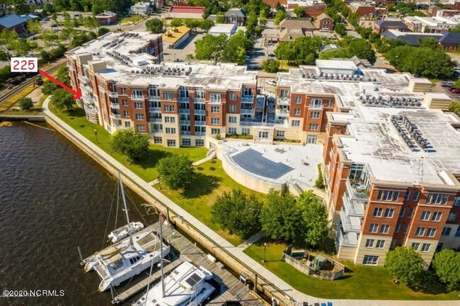 Building Photo - 225 Sky Sail Blvd