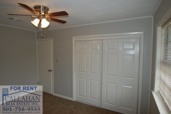 Building Photo - Benton 4 Bedroom Home Awesome Interior!!!