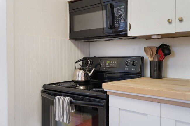 Building Photo - 7414 SE Ogden St