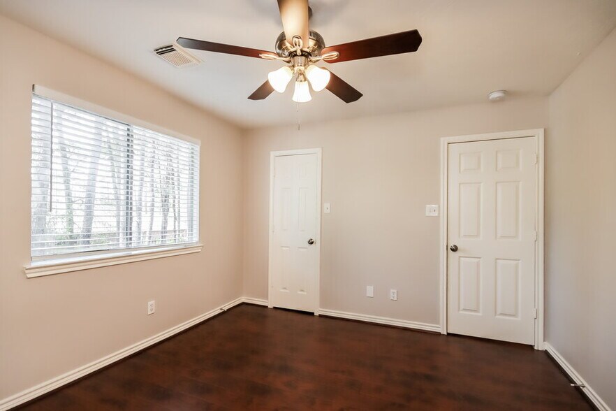 Building Photo - 18607 Timbers Dr