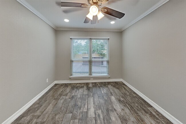 Building Photo - 2603 Hidden Garden Dr