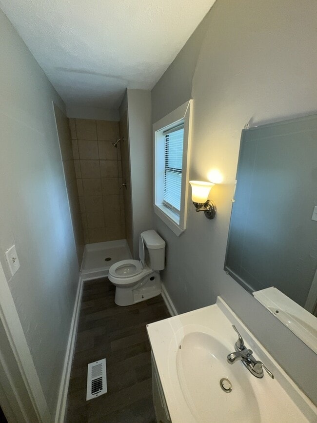 Building Photo - 740 Hickory Ridge Dr
