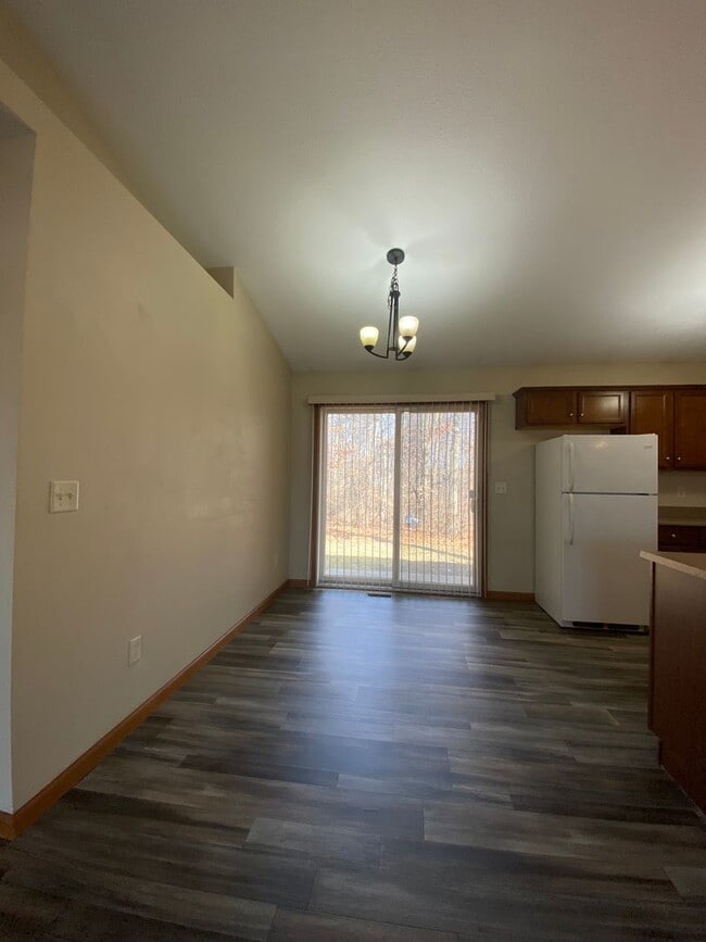Building Photo - 3 Bedroom Home in Jimtown Schools!