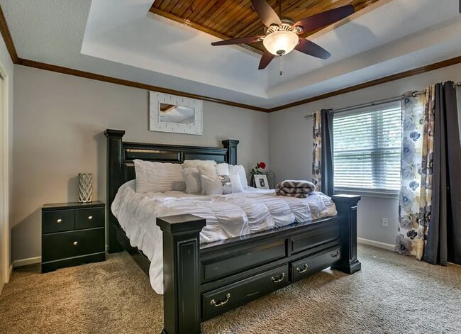 Building Photo - 420 SE Onyx Dr
