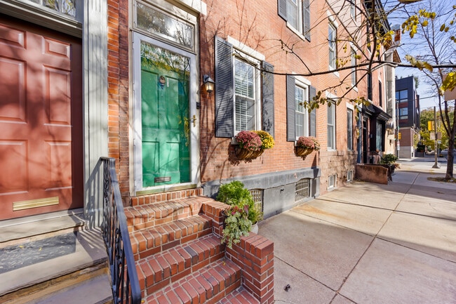 Building Photo - 2207 Lombard St