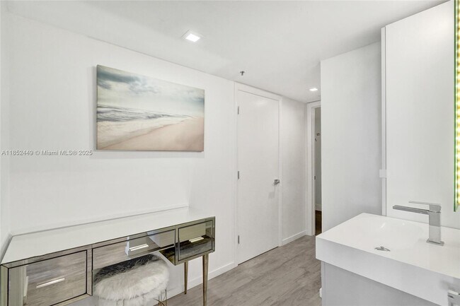 Building Photo - 1201 S Ocean Dr