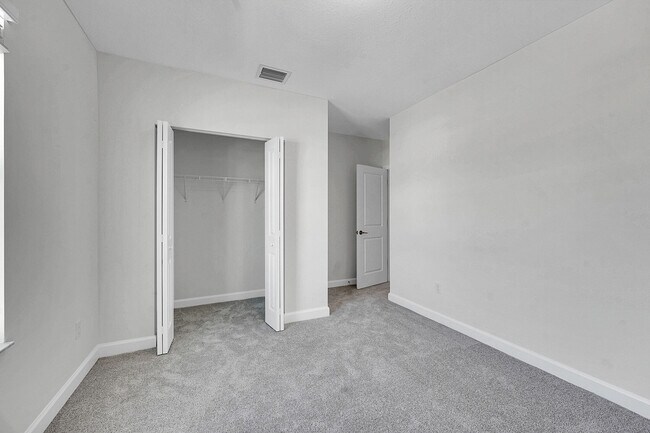 Building Photo - 3443 Cedar Grv Dr