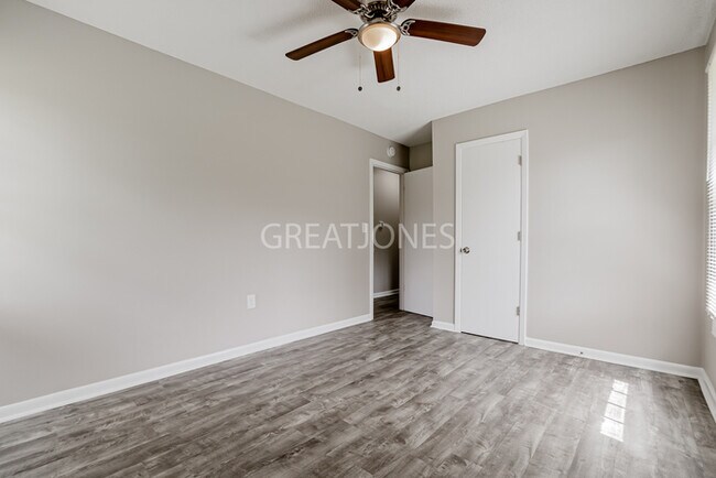Building Photo - 968 Crestline Dr
