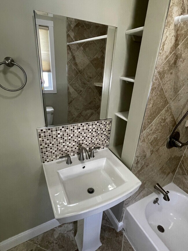 Building Photo - 15 Charles Street Ave