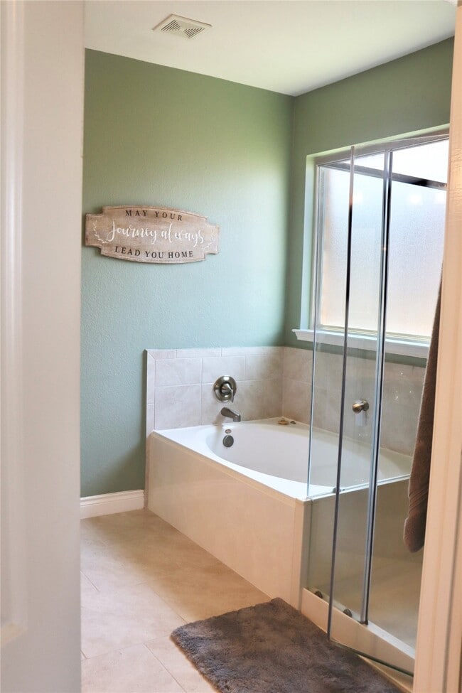 Building Photo - 5627 S Denham Ridge Ln