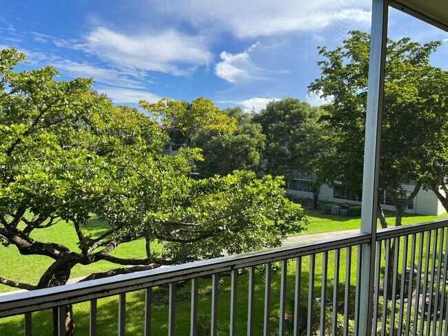 Building Photo - 13255 SW 9th Ct